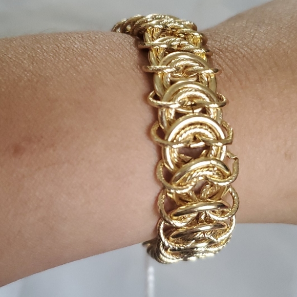 New Monet Gold tone Bracelet